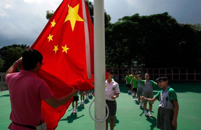 夏日时尚的爱丽